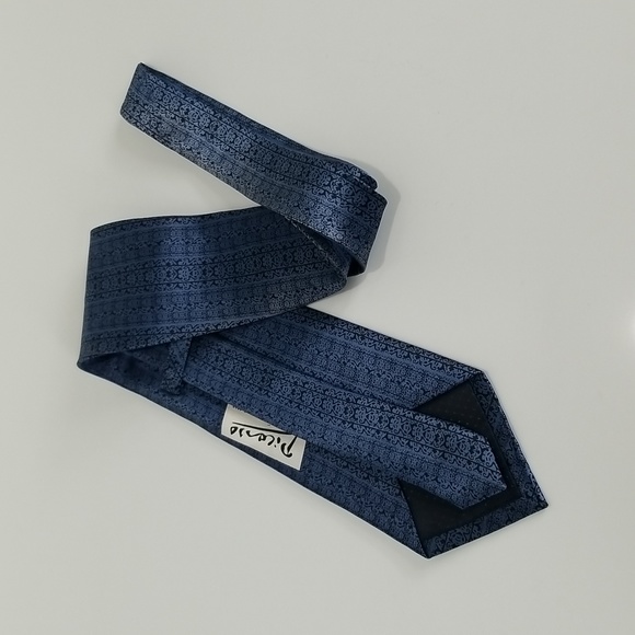 Tie Picasso L'Italienne 1917 100% Silk (Blue) - Picture 9 of 16